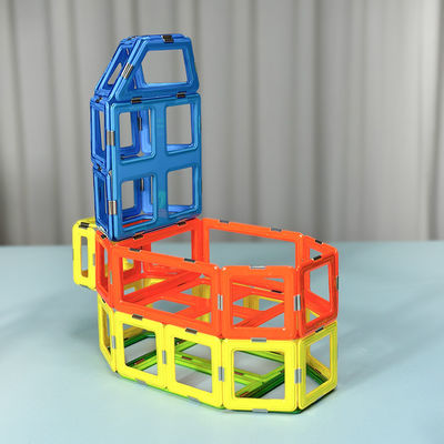 Las formas de la escena de la vida el armario los bloques de construcción magnéticos el kit promueven la creatividad para los niños